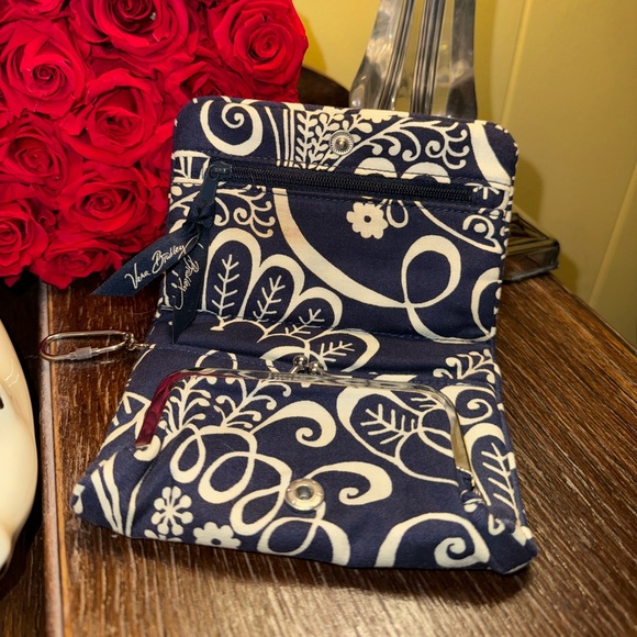2 for $10 EUC Vera Bradley Twirly Birds Navy & White Wallet Billfold with chain - Picture 4 of 5